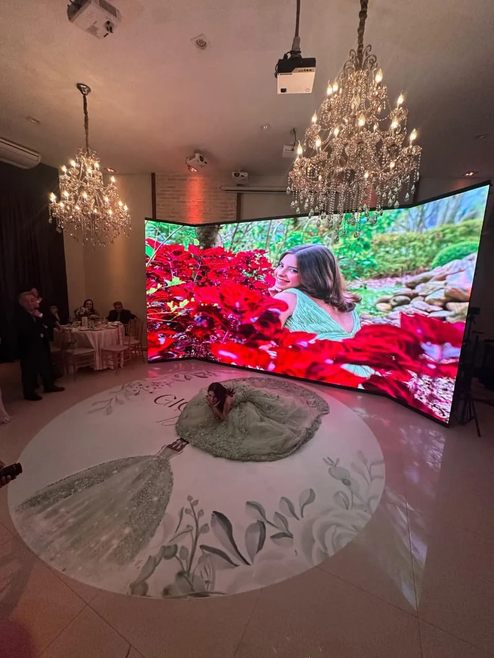 Debutante em cenário com atmosfera elegante